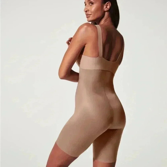 NWOT Thinstincts® 2.0 High-Waisted Mid-Thigh Short  S - Picture 3 of 10